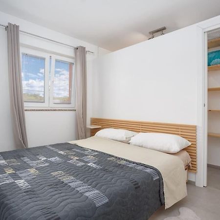 Family Village Apartment Vrh  外观 照片