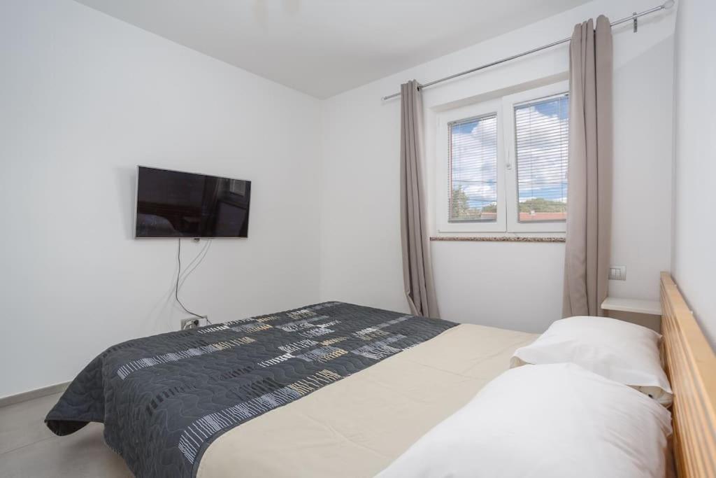 Family Village Apartment Vrh  外观 照片