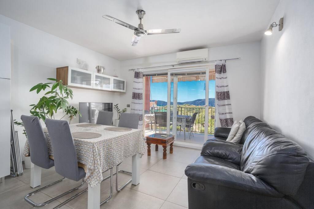 Family Village Apartment Vrh  外观 照片