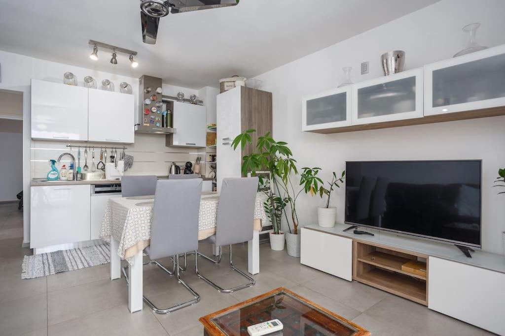 Family Village Apartment Vrh  外观 照片