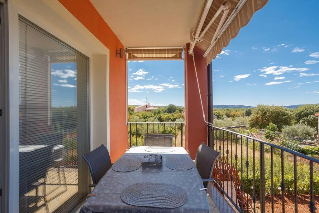 Family Village Apartment Vrh  外观 照片